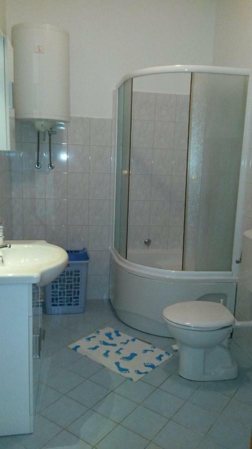 Apartman Lana บานโจเล ภายนอก รูปภาพ